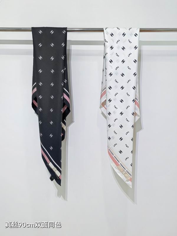 Chanel silk scarf 90X90cm E032232